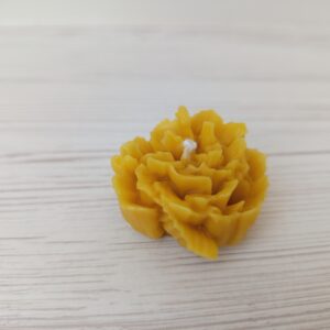🌸 Floral Beeswax Candle (Carnation Style) 